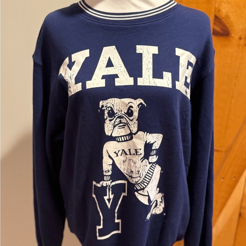 NWOT Yale Vintage Rugby Style Sweatshirt, Unisex M